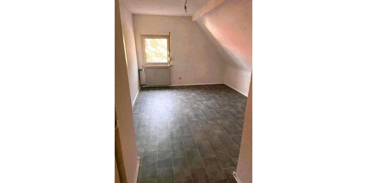 Etagenwohnung Neunkirchen Heinitz - 4 Zimmer, 85 m&sup2;, 800&euro; | Angebot:26699844