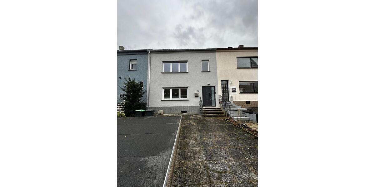 Reihenhaus Völklingen - 6 Zimmer, 160 m&sup2;, 1.300&euro; | Angebot:25439583