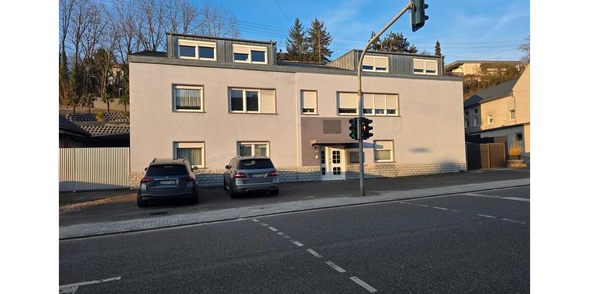 Etagenwohnung Saarbrücken Brebach-Fechingen - 5 Zimmer, 155 m&sup2;, 195.000&euro; | Angebot:26111977