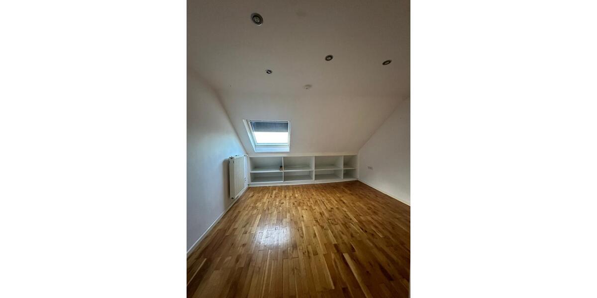 Dachgeschoßwohnung Saarbrücken West - 3 Zimmer, 68 m&sup2;, 550&euro; | Angebot:24995929