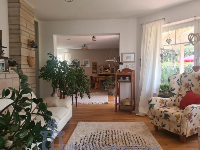 Großzügiges Wohnhaus mit Einliegerwohnung in Höhenlage von Neunkirchen - Einfamilienhaus Neunkirchen | Angebot:17333117