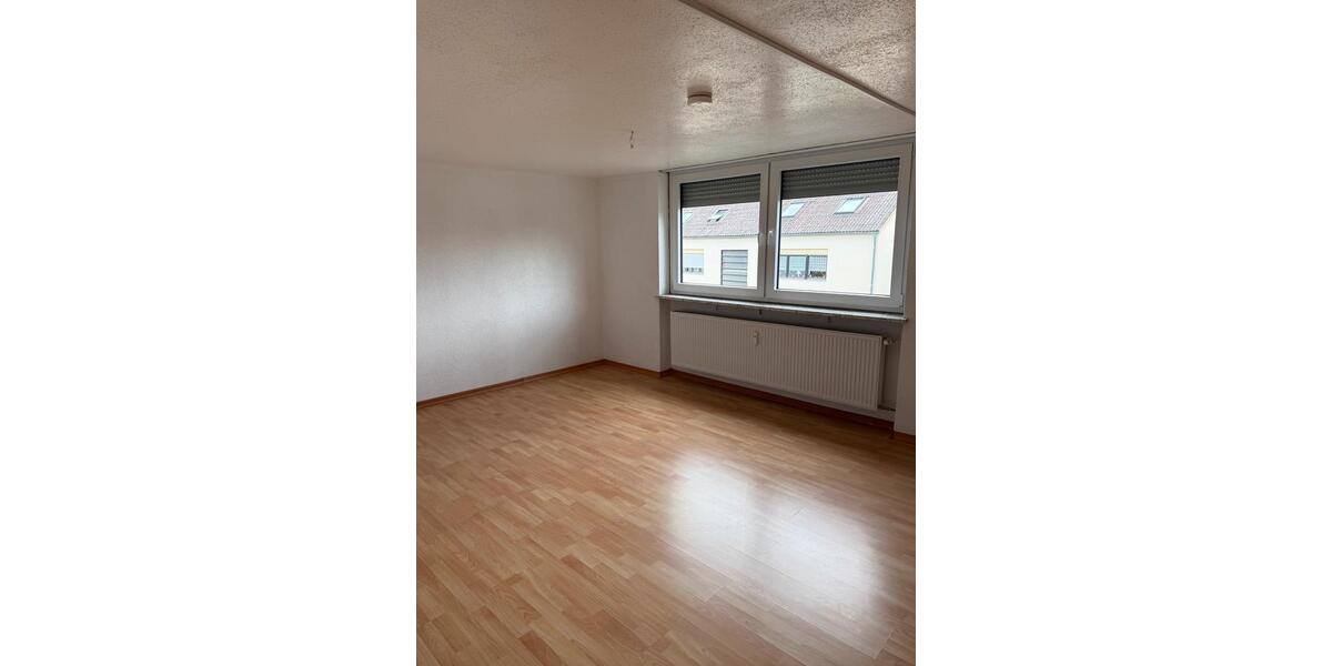 Dachgeschoßwohnung Wadgassen - 2 Zimmer, 75 m&sup2;, 650&euro; | Angebot:26664541