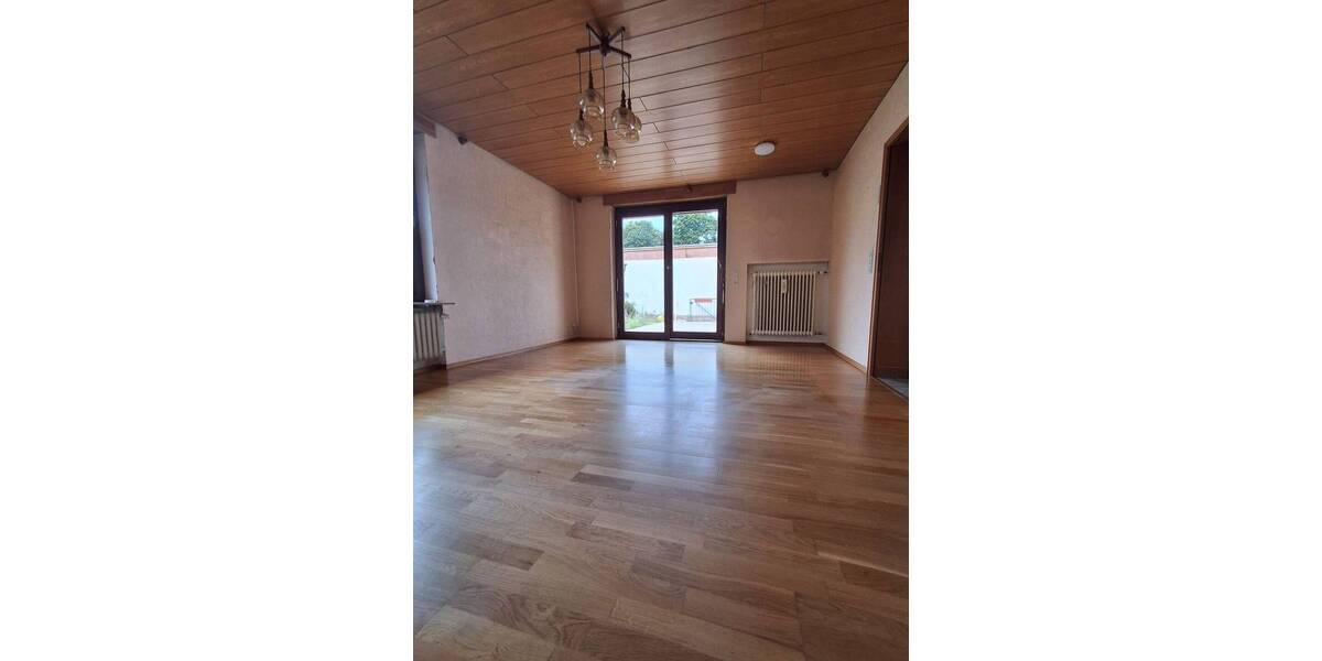 Bungalow Saarbrücken Klarenthal - 4 Zimmer, 130 m&sup2;, 1.100&euro; | Angebot:25666358