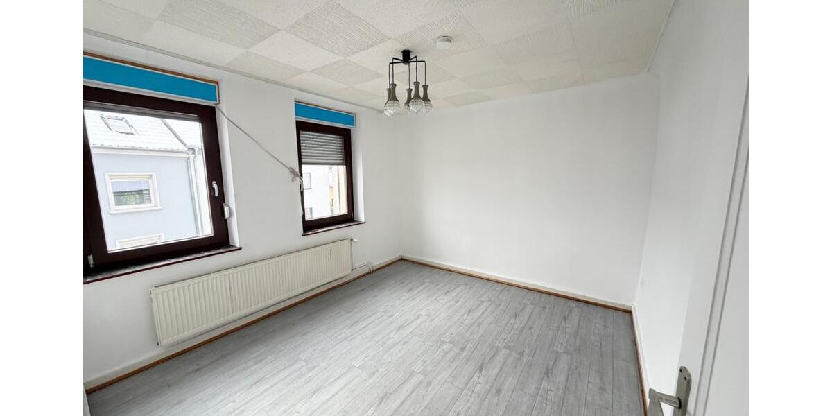 Doppelhaushälfte Wallerfangen - 7 Zimmer, 150 m&sup2;, 1.050&euro; | Angebot:25886369