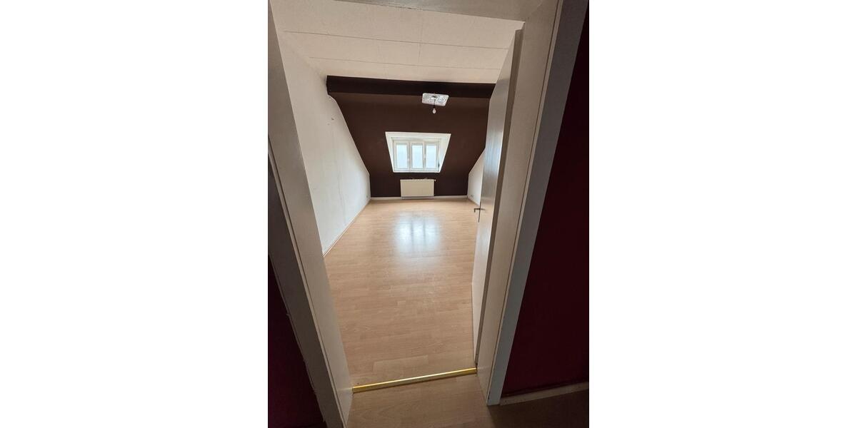 Dachgeschoßwohnung Rehlingen-Siersburg Siersburg - 4 Zimmer, 90 m&sup2;, 750&euro; | Angebot:25393481