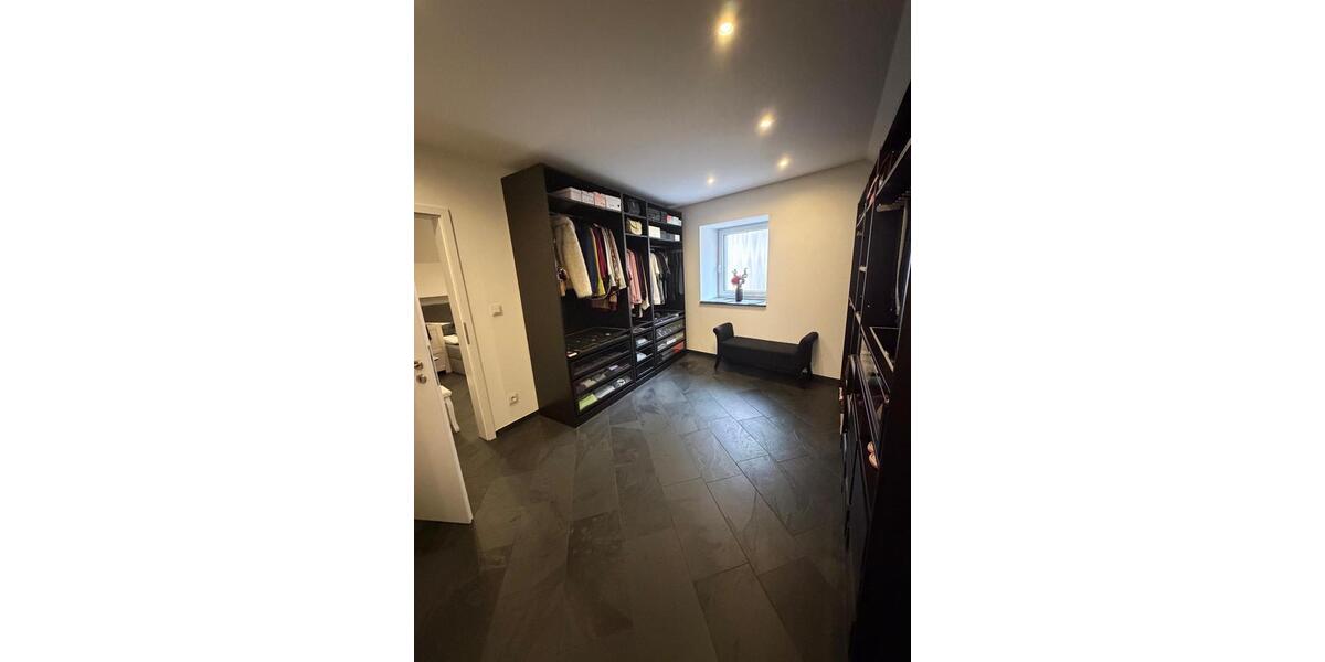 Doppelhaushälfte Eppelborn - 6 Zimmer, 230 m&sup2;, 1.700&euro; | Angebot:25397379