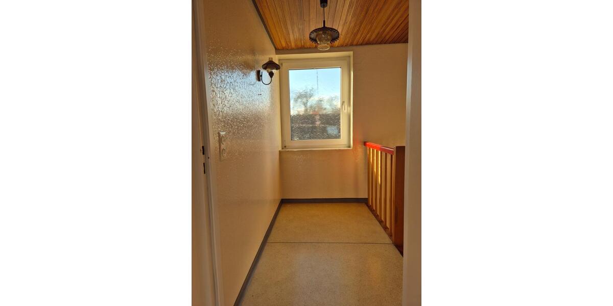 Etagenwohnung Saarbrücken West - 6 Zimmer, 120 m&sup2;, 1.000&euro; | Angebot:25307885