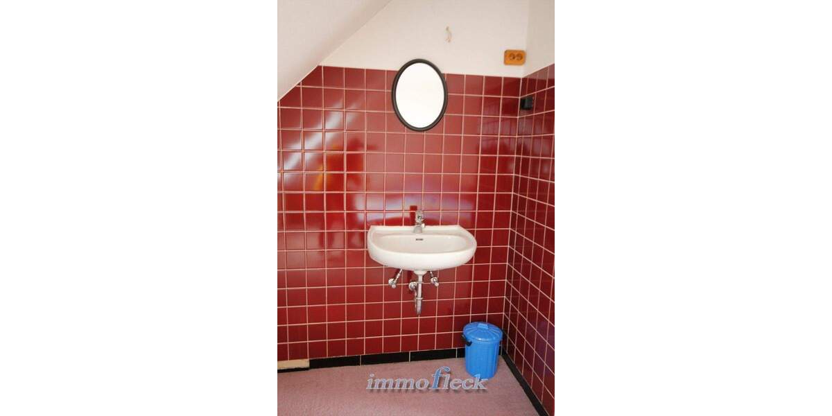 Doppelhaushälfte Bexbach - 9 Zimmer, 213 m&sup2;, 379.000&euro; | Angebot:25664164