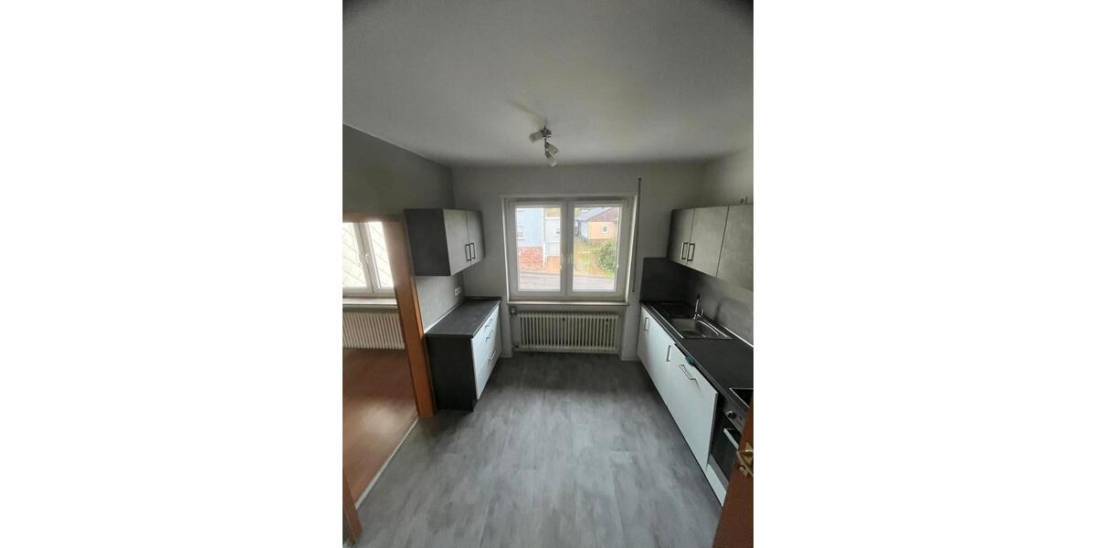 Etagenwohnung Schiffweiler - 4 Zimmer, 100 m&sup2;, 690&euro; | Angebot:25905779