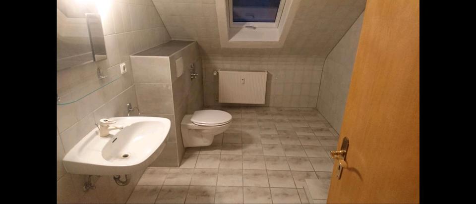 Dachgeschoßwohnung Schmelz - 1 Zimmer, 100 m&sup2;, 700&euro; | Angebot:25988102