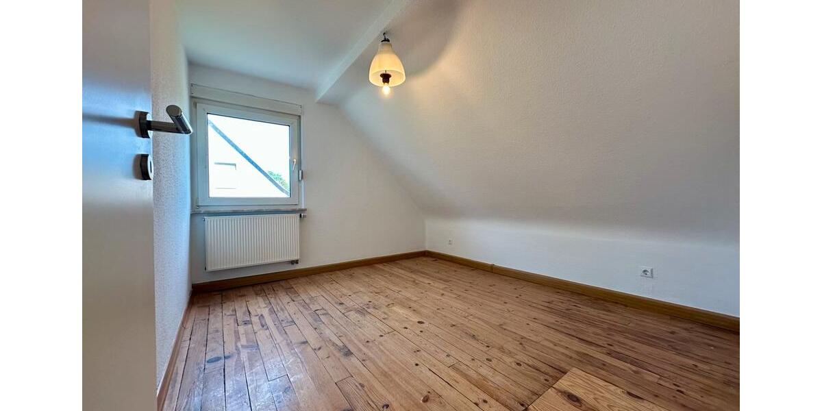 Dachgeschoßwohnung Saarbrücken Dudweiler - 2 Zimmer, 35 m&sup2;, 325&euro; | Angebot:26439815