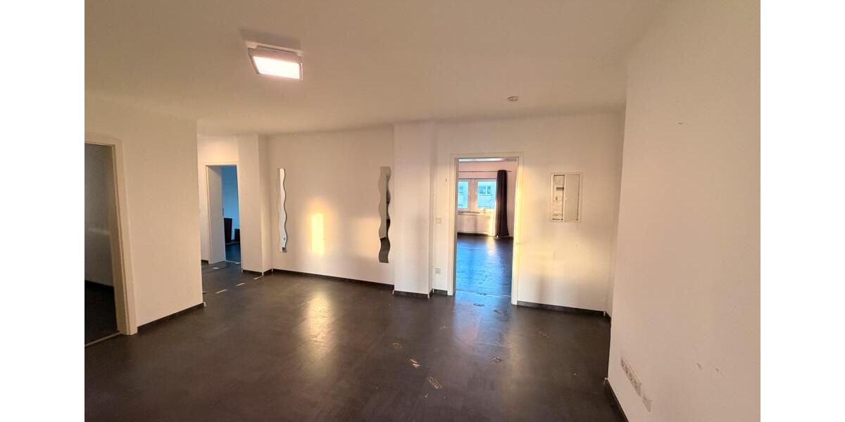 Etagenwohnung Schiffweiler - 6 Zimmer, 171 m&sup2;, 1.000&euro; | Angebot:25443001
