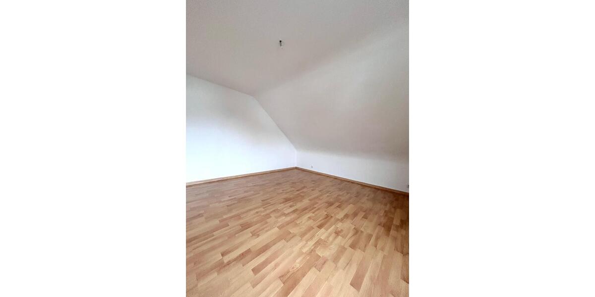 Dachgeschoßwohnung Illingen - 3 Zimmer, 65 m&sup2;, 700&euro; | Angebot:25936880