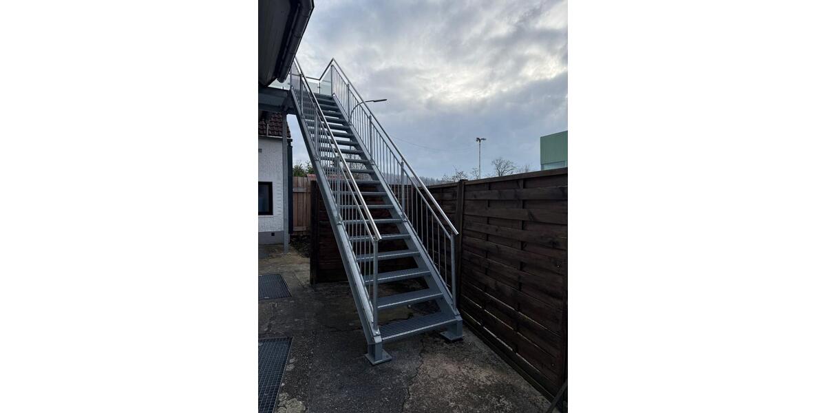 Dachgeschoßwohnung Sulzbach (Saar) - 2 Zimmer, 77 m&sup2;, 950&euro; | Angebot:25876618