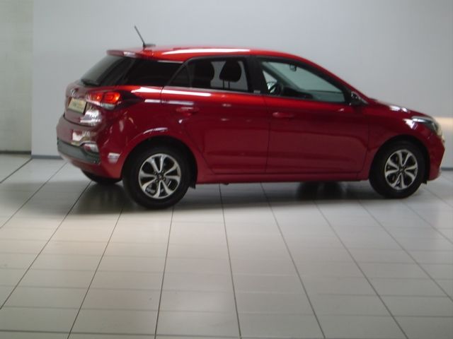 Hyundai i20 40.749 km 11.490 &euro; Saarbrücken 66115