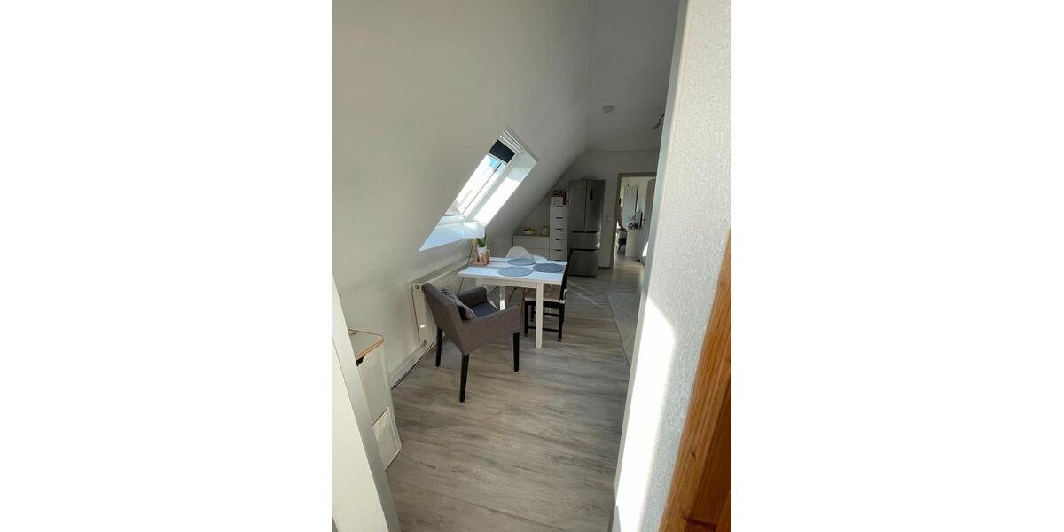 Dachgeschoßwohnung Homburg - 4 Zimmer, 110 m&sup2;, 950&euro; | Angebot:25300674