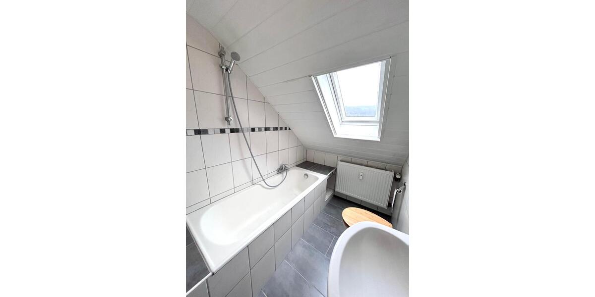 Dachgeschoßwohnung Saarbrücken Dudweiler - 3 Zimmer, 65 m&sup2;, 700&euro; | Angebot:25936035