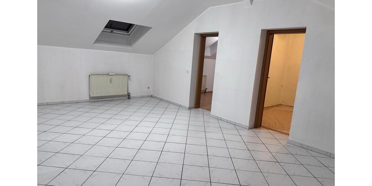 Dachgeschoßwohnung Überherrn - 4 Zimmer, 120 m&sup2;, 600&euro; | Angebot:25917920