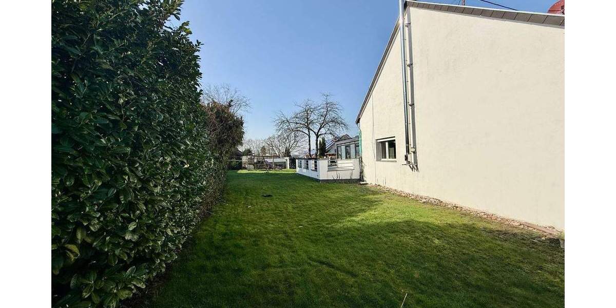 Freistehendes EFH mit großem Garten, Terrasse & Erweiterungspotenzial - saniert, neue Heizung (2023) - Einfamilienhaus Lebach | Angebot:25703541