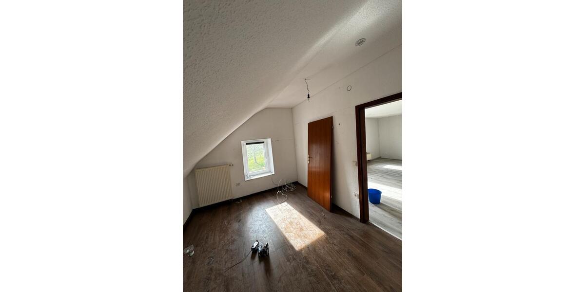 Dachgeschoßwohnung Quierschied - 4 Zimmer, 79 m&sup2;, 540&euro; | Angebot:26506775