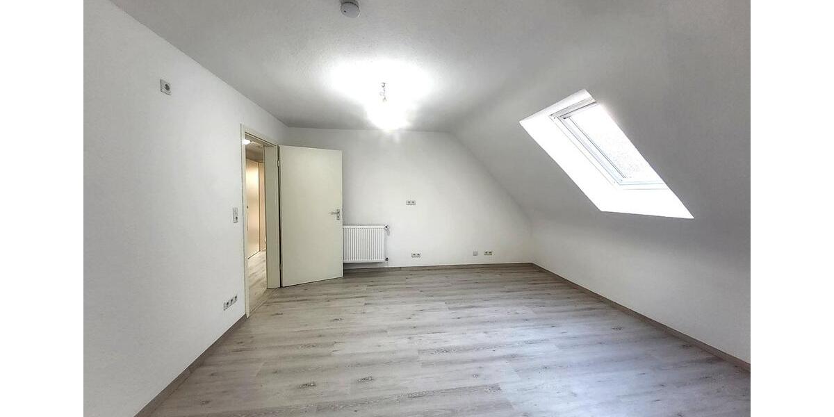 Dachgeschoßwohnung Saarbrücken Eschberg - 2.5 Zimmer, 51 m&sup2;, 560&euro; | Angebot:25840287