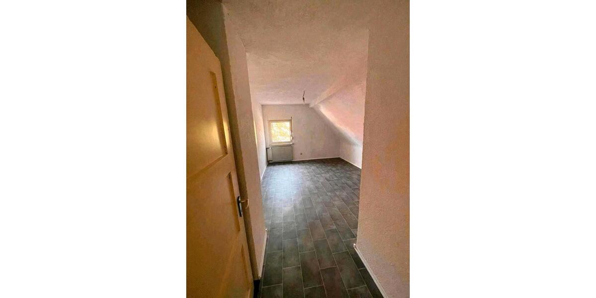 Etagenwohnung Neunkirchen Heinitz - 4 Zimmer, 85 m&sup2;, 800&euro; | Angebot:26699844