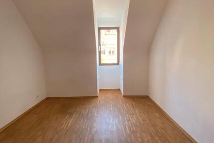 Wohnung Saarbrücken Eschberg - 4 Zimmer, 125 m&sup2;, 350&euro; | Angebot:25866773