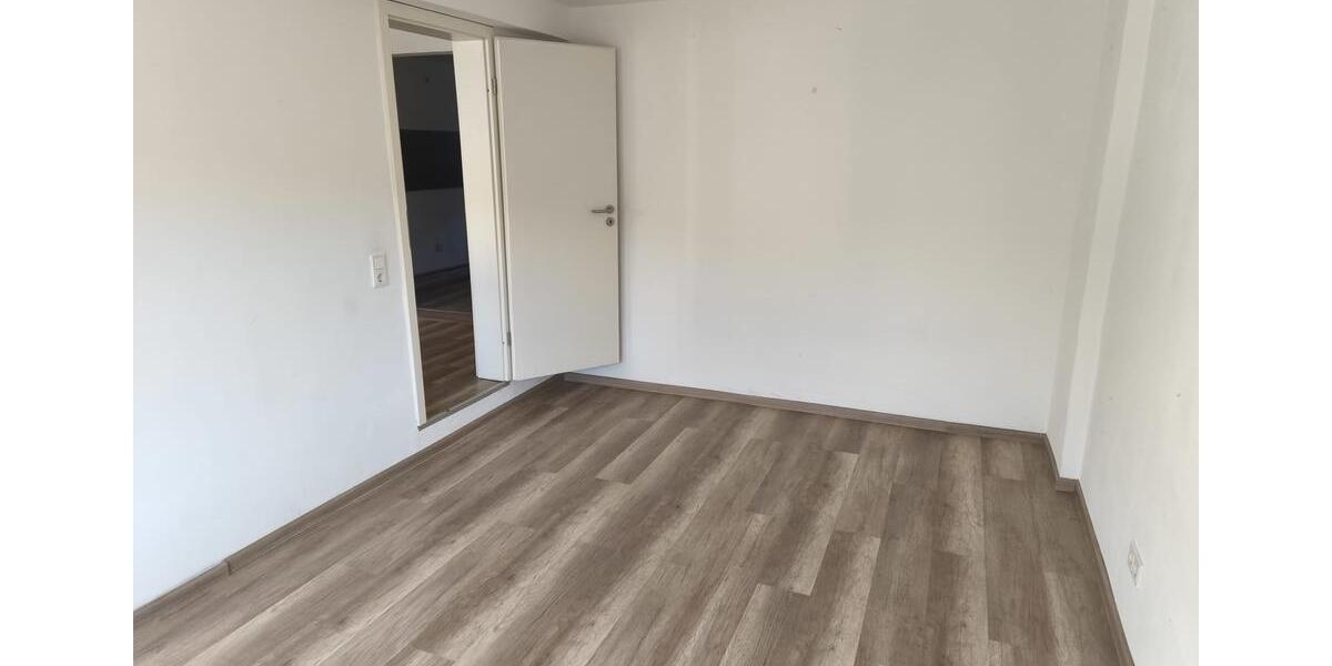 Erdgeschoßwohnung Mandelbachtal - 3 Zimmer, 83 m&sup2;, 990&euro; | Angebot:25298082