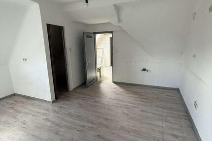 Wohnung Saarbrücken West - 4 Zimmer, 70 m&sup2;, 700&euro; | Angebot:25415305