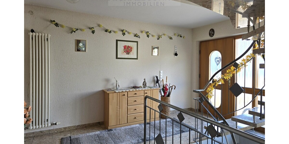 Attraktives Einfamilienhaus mit möglicher Einliegerwohnung - Reihenendhaus Tholey | Angebot:27370300