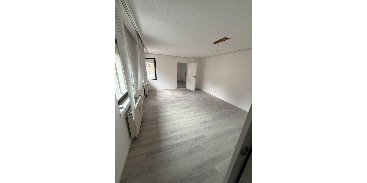 Etagenwohnung Saarbrücken Neue Bremm - 4 Zimmer, 95 m&sup2;, 900&euro; | Angebot:25590856