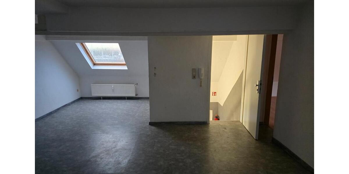 Dachgeschoßwohnung Saarbrücken Neue Bremm - 3 Zimmer, 92 m&sup2;, 900&euro; | Angebot:26125475