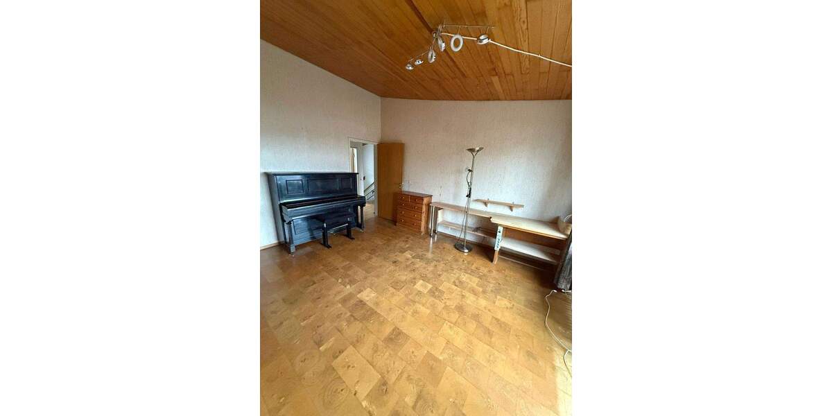 Einfamilienhaus Saarbrücken Eschberg - 5 Zimmer, 140 m&sup2;, 330.000&euro; | Angebot:25818416