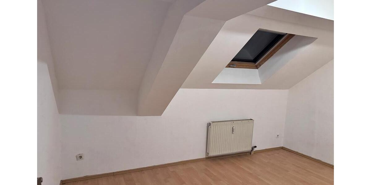 Dachgeschoßwohnung Überherrn - 4 Zimmer, 120 m&sup2;, 600&euro; | Angebot:25917920