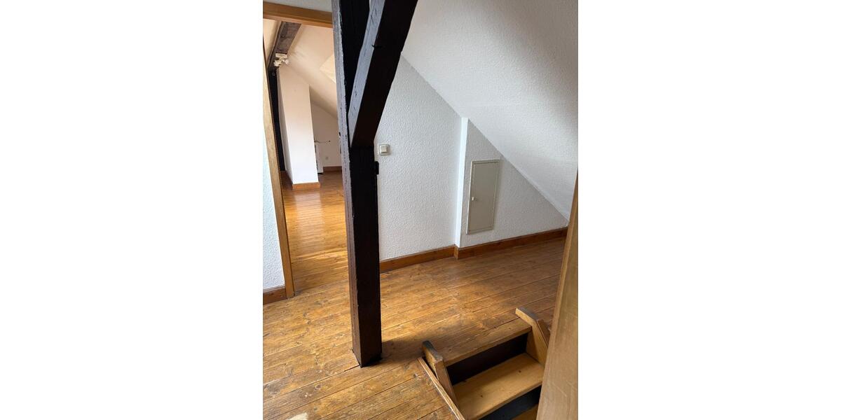 Dachgeschoßwohnung Saarbrücken - 3 Zimmer, 65 m&sup2;, 560&euro; | Angebot:26662956