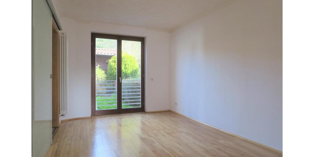 Erdgeschoßwohnung Schwalbach - 3 Zimmer, 113 m&sup2;, 900&euro; | Angebot:25932875