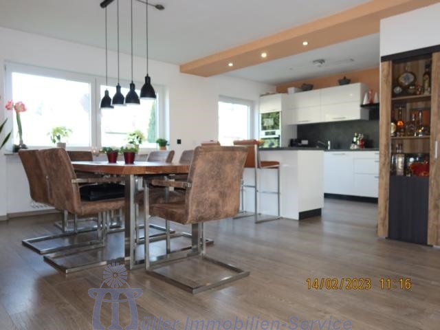 Großzügiges lichtdurchflutetes Zwei-Generationenhaus in schöner Stadtrandlage - Einfamilienhaus Homburg | Angebot:10240180