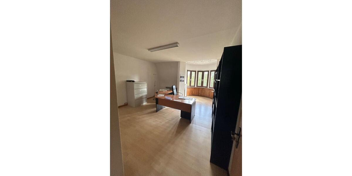 Einfamilienhaus Völklingen - 10 Zimmer, 214 m&sup2;, 325.000&euro; | Angebot:25373988