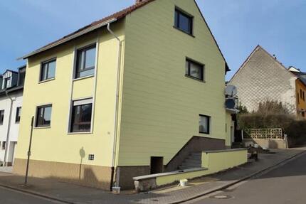 Wohnung Saarbrücken Dudweiler - 5 Zimmer, 130 m&sup2;, 1.050&euro; | Angebot:27620170