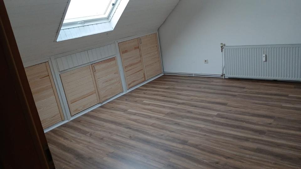 Dachgeschoßwohnung Völklingen - 3 Zimmer, 110 m&sup2;, 500&euro; | Angebot:25592290