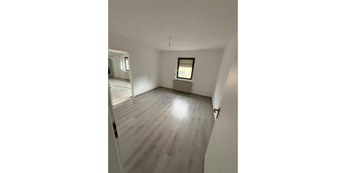 Etagenwohnung Saarbrücken Neue Bremm - 4 Zimmer, 95 m&sup2;, 900&euro; | Angebot:25590856