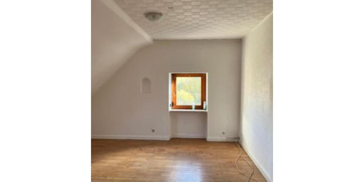 Dachgeschoßwohnung Saarbrücken Brebach-Fechingen - 3 Zimmer, 70 m&sup2;, 139.000&euro; | Angebot:25256842