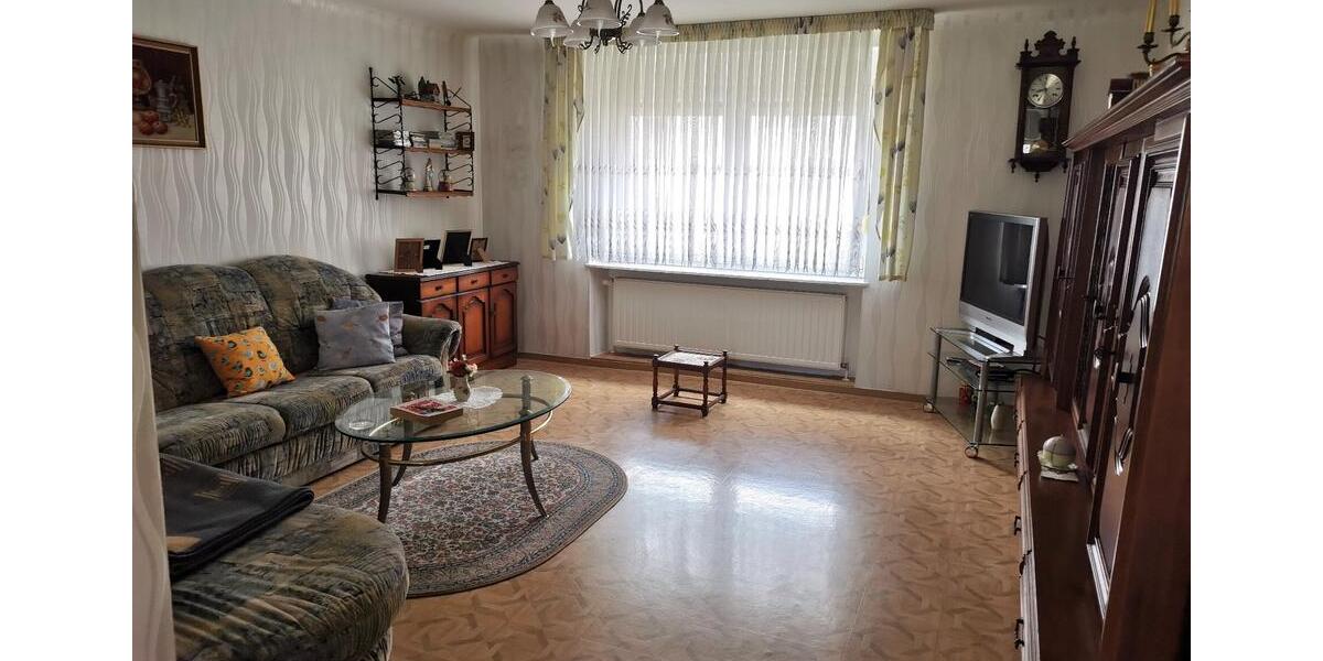 Reihenhaus Schwalbach - 7 Zimmer, 180 m&sup2;, 275.000&euro; | Angebot:27641904