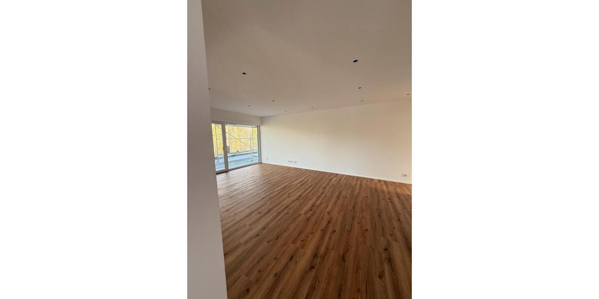 Erdgeschoßwohnung Saarlouis - 2 Zimmer, 77 m&sup2;, 850&euro; | Angebot:25838097