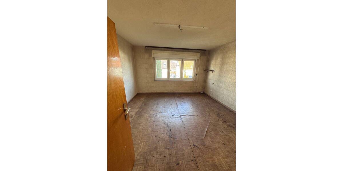 Einfamilienhaus Schmelz / Limbach Limbach - 4 Zimmer, 127 m&sup2;, 85.000&euro; | Angebot:25705075