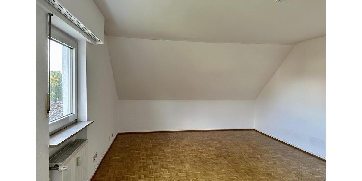 Dachgeschoßwohnung Saarbrücken Neue Bremm - 3.5 Zimmer, 98 m&sup2;, 950&euro; | Angebot:24224590