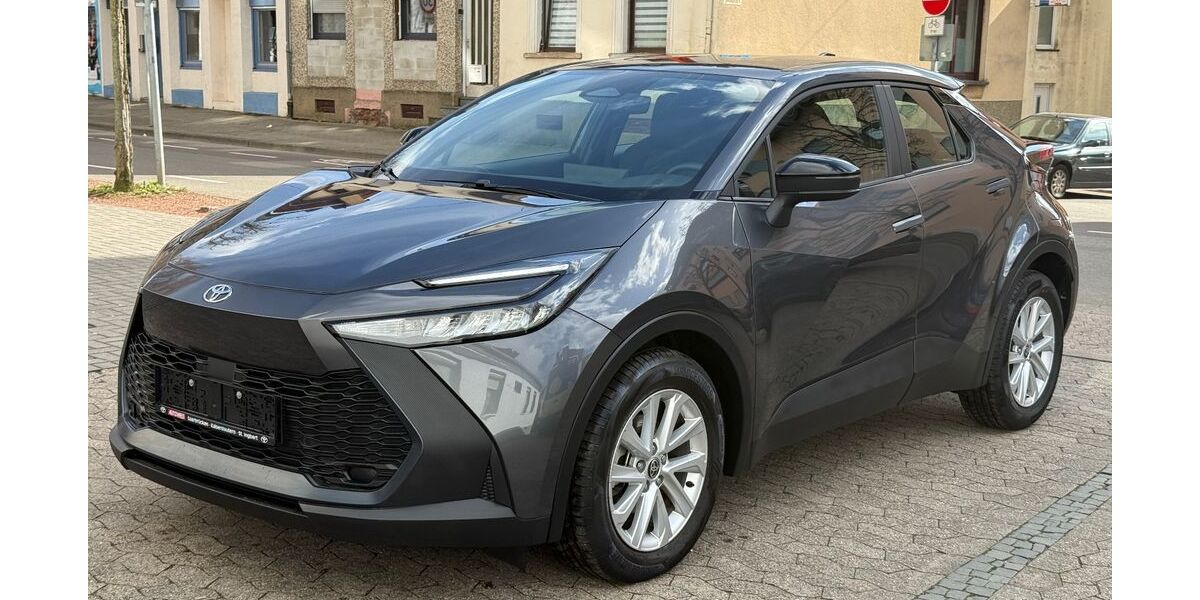 Toyota C-HR 1.890 km 27.400 &euro; Saarbrücken - Burbach 66115