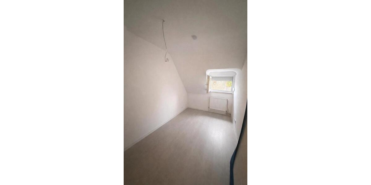 Dachgeschoßwohnung Völklingen - 4 Zimmer, 70 m&sup2;, 600&euro; | Angebot:25524391