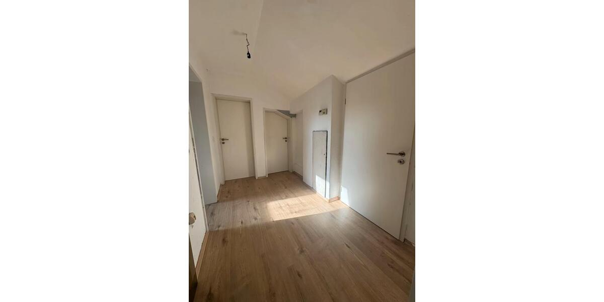 Etagenwohnung Saarbrücken Ensheim - 3 Zimmer, 70 m&sup2;, 650&euro; | Angebot:26634091
