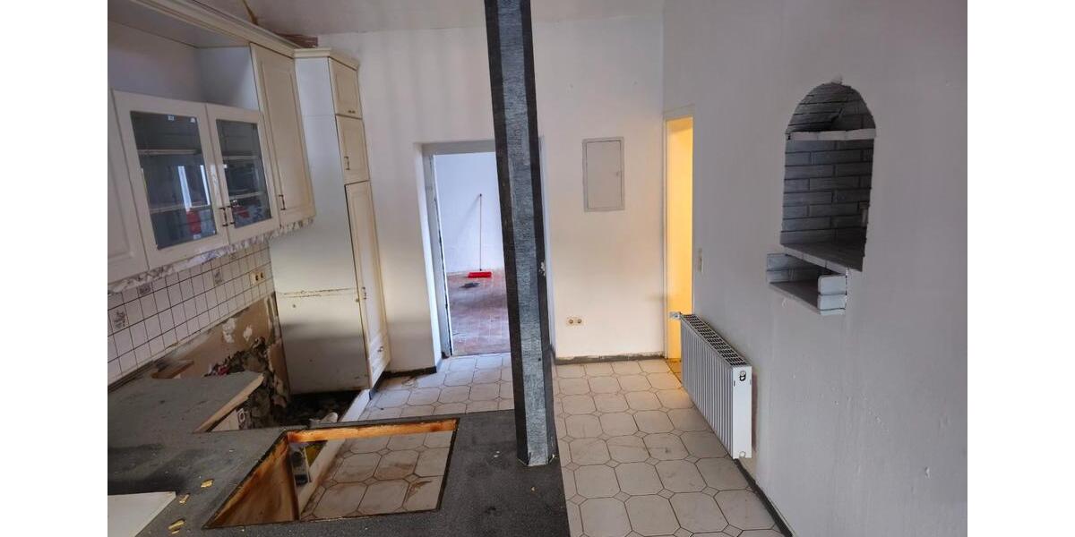 Einfamilienhaus Lebach - 7 Zimmer, 218 m&sup2;, 220.000&euro; | Angebot:25794314